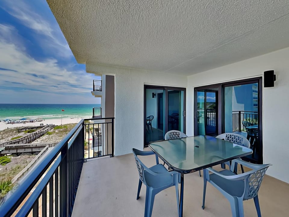 Property building, Balcony/Terrace, Beach, Sea view