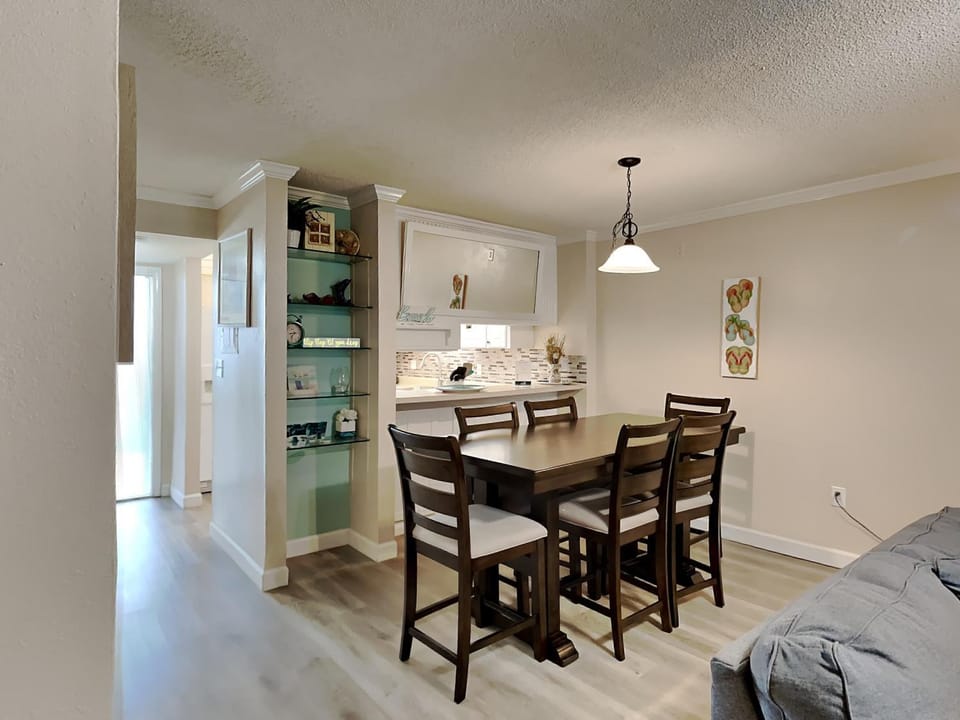 Kitchen or kitchenette, Dining area, furniture