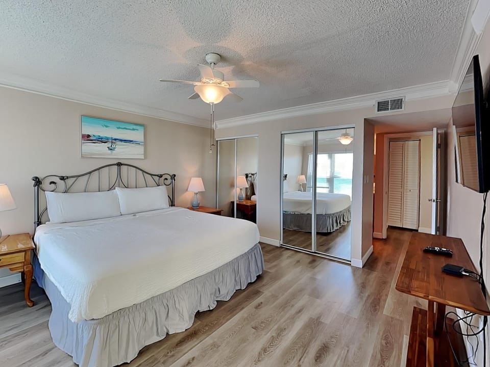 Bed, TV and multimedia, Bedroom, wardrobe, air conditioner