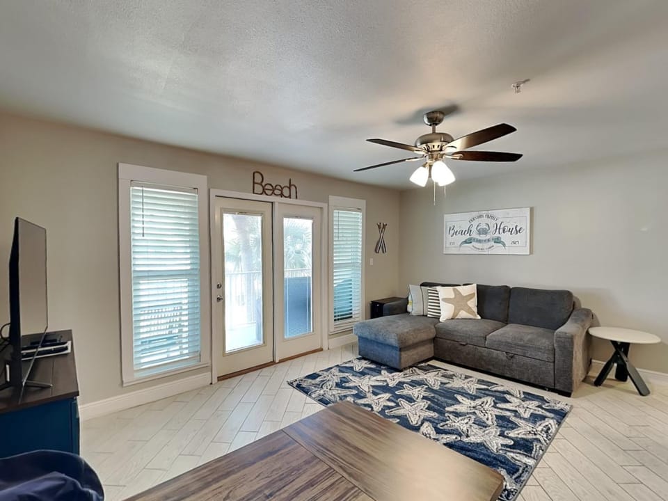 TV and multimedia, Living room, Seating area, furniture