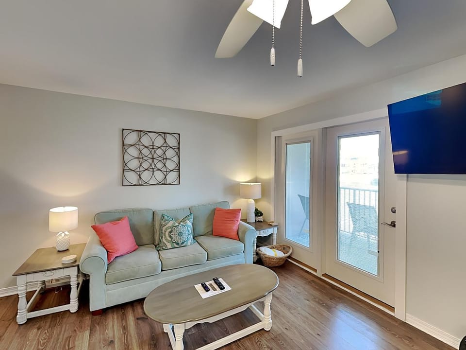 TV and multimedia, Balcony/Terrace, Living room, Seating area, furniture