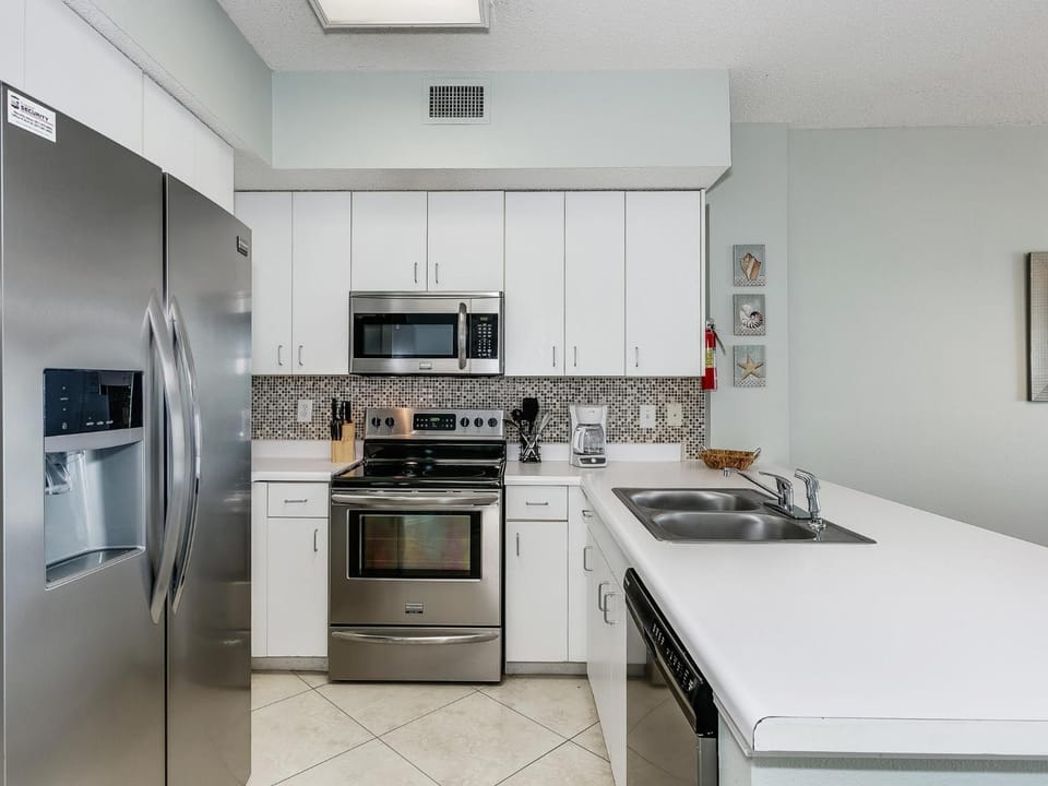 Kitchen or kitchenette, microwave, oven, stove, washing machine, kitchen, air conditioner