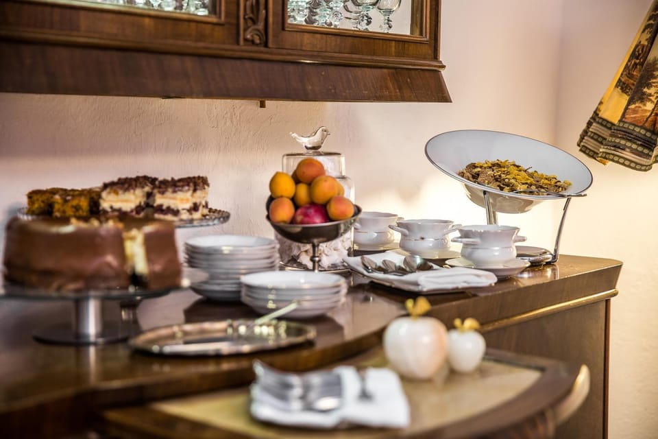 Restaurant/places to eat, Food, Drinks