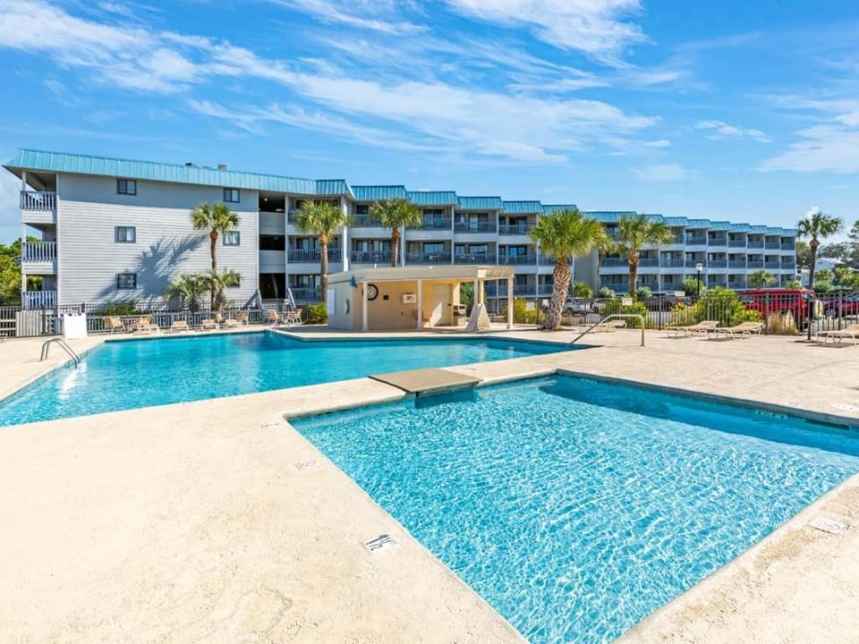 Beach Racquet A126 Apartment in Tybee Island