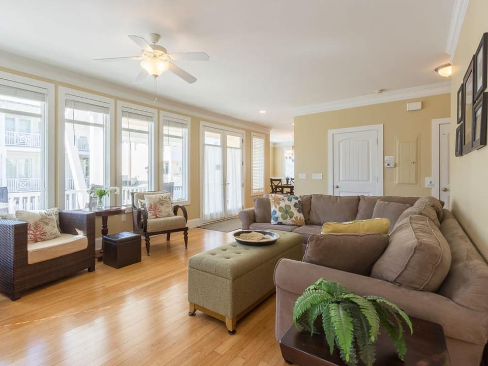 Living room, Seating area, furniture