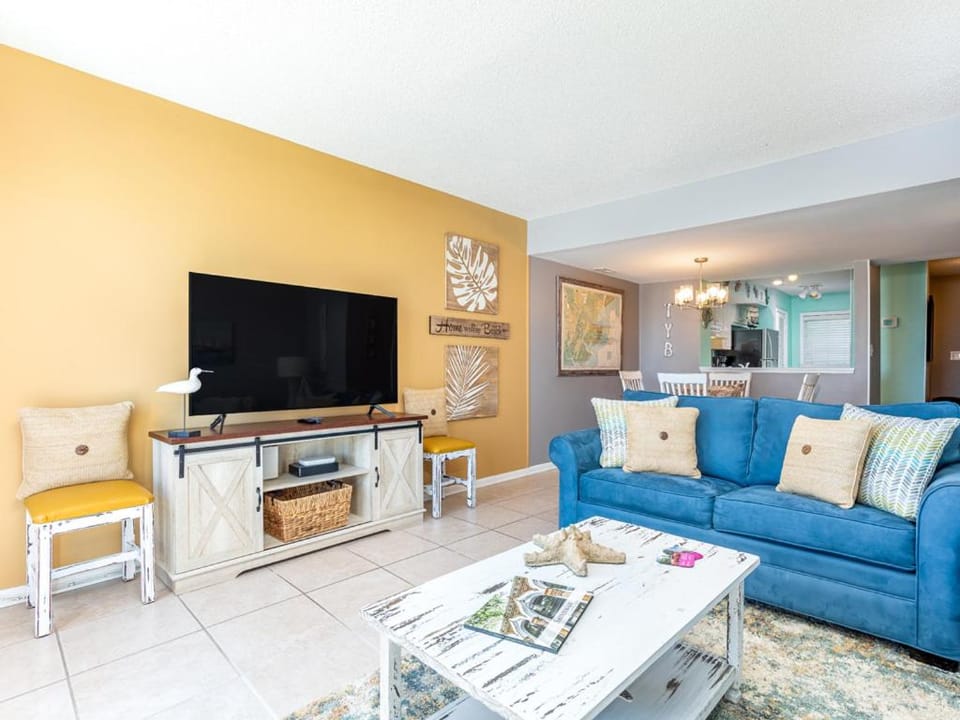 TV and multimedia, Living room, Seating area, Dining area, furniture