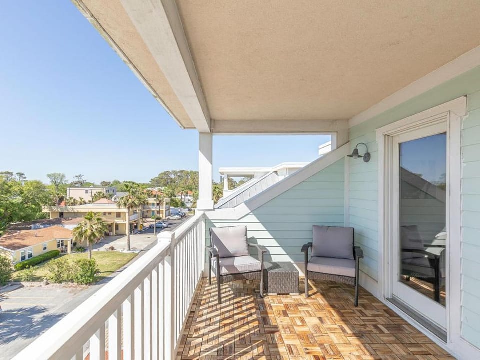 Neighbourhood, Balcony/Terrace, Seating area