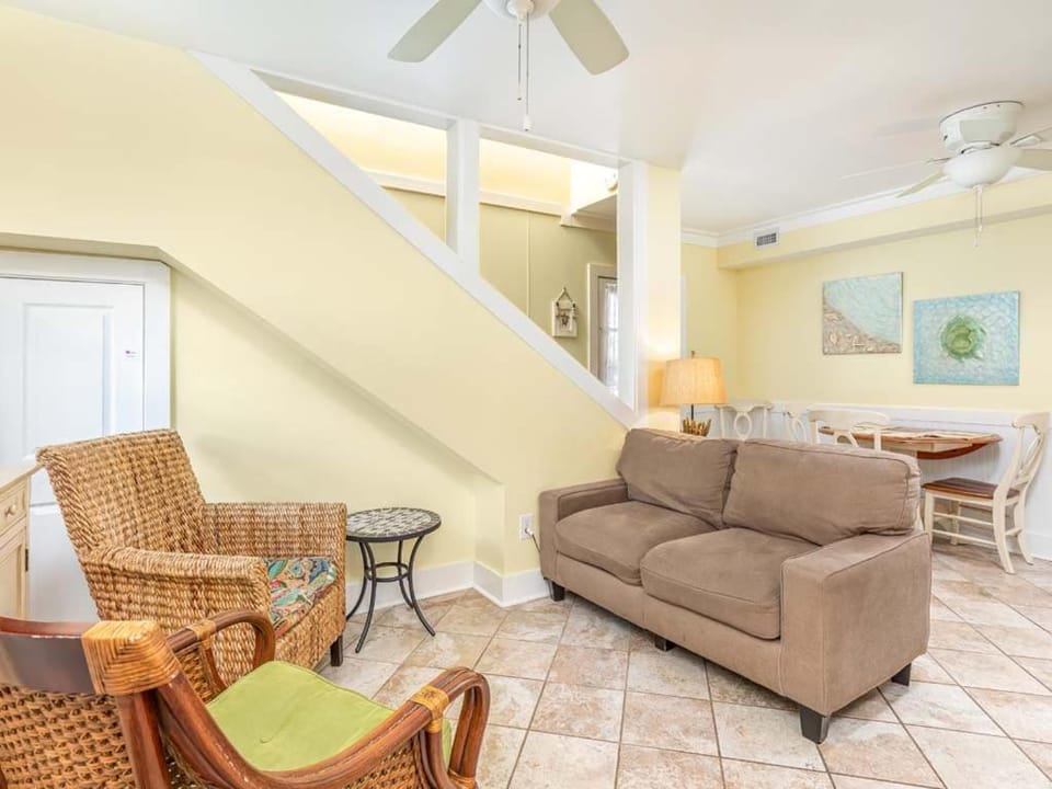 Living room, Seating area, furniture