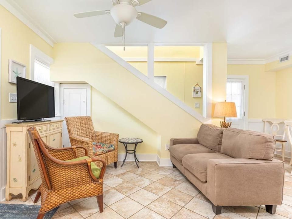 TV and multimedia, Living room, Seating area, furniture