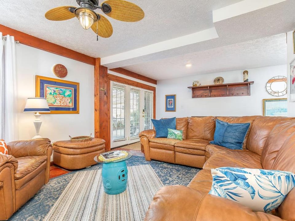 Living room, Seating area, furniture