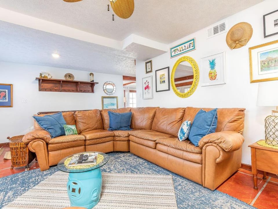 Living room, Seating area, furniture, air conditioner