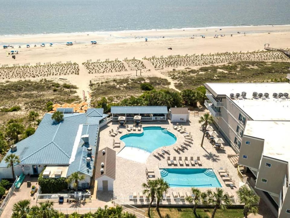 Natural landscape, Bird's eye view, Beach, Area and facilities, Swimming pool