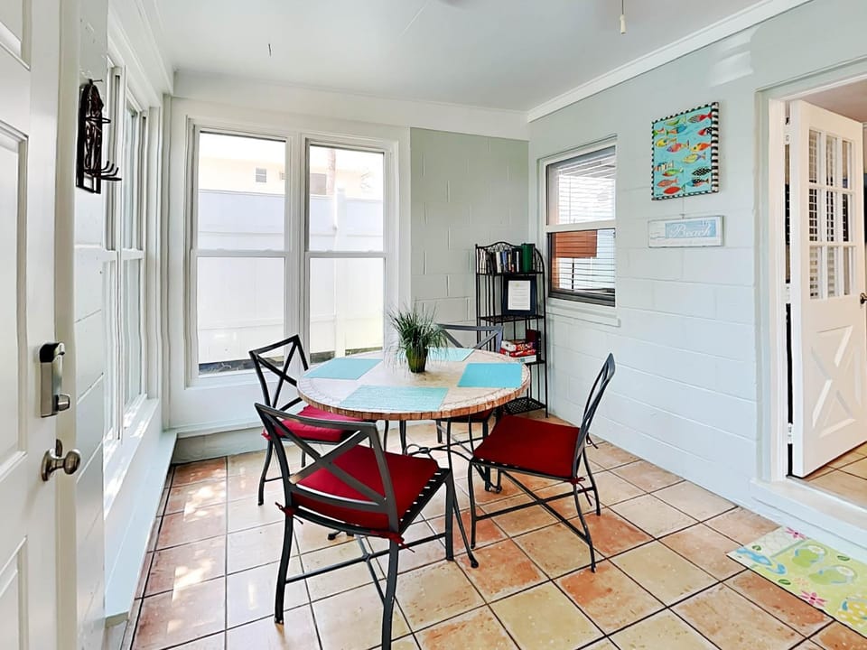 Seating area, Dining area, furniture