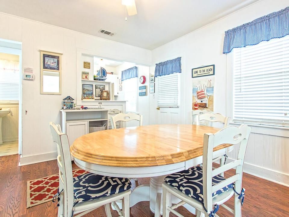 Dining area, furniture