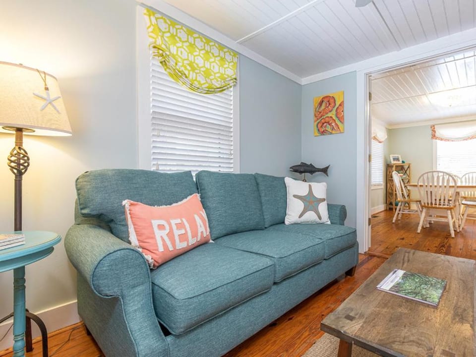 Living room, Seating area, furniture