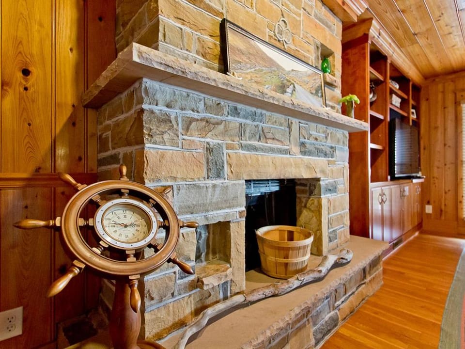 Living room, fireplace, furniture