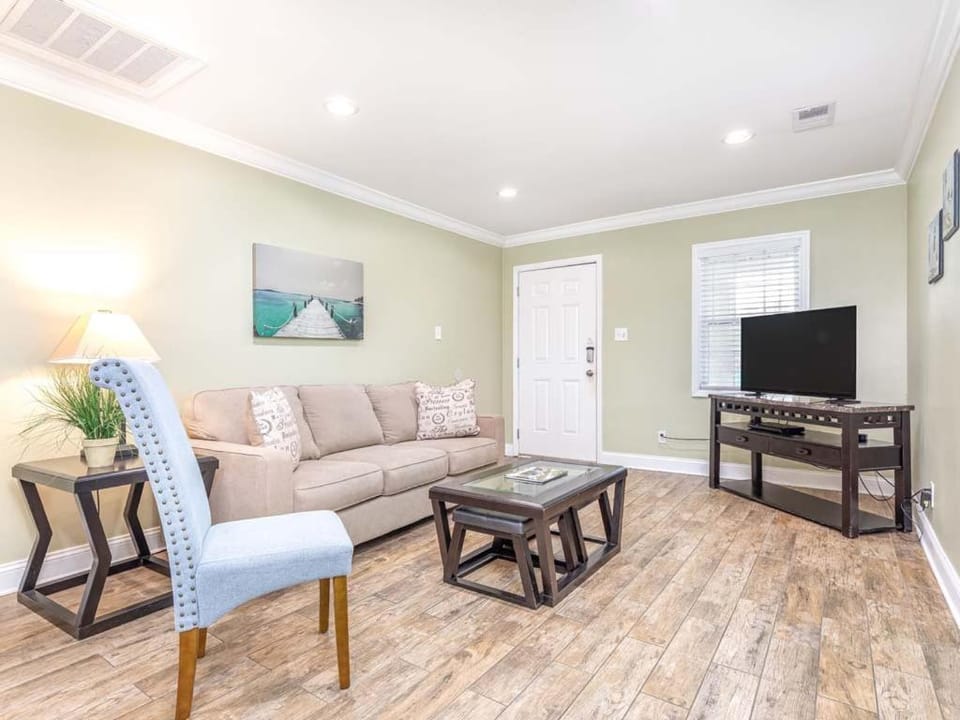 TV and multimedia, Living room, Seating area, furniture