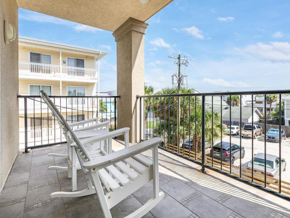 Silver Seas 203 Apartment in Tybee Island