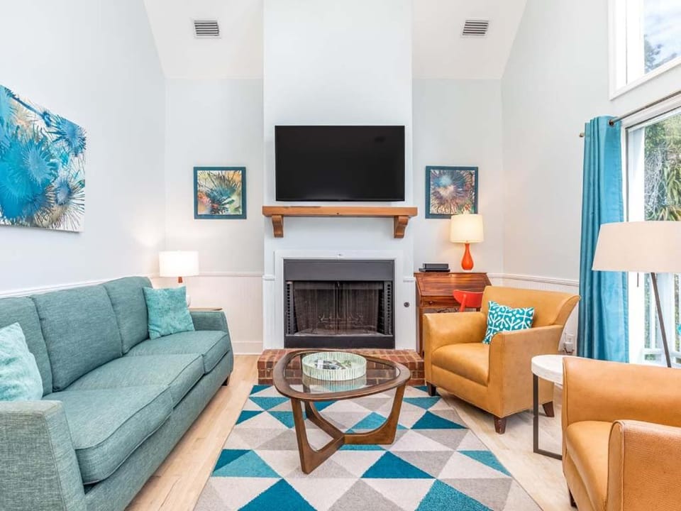 TV and multimedia, Living room, Seating area, fireplace, furniture, air conditioner