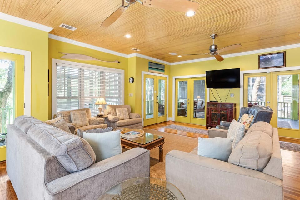 TV and multimedia, Balcony/Terrace, Living room, Seating area, furniture