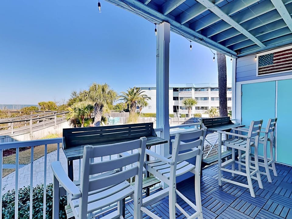 View (from property/room), Seating area, Garden view, Street view, furniture