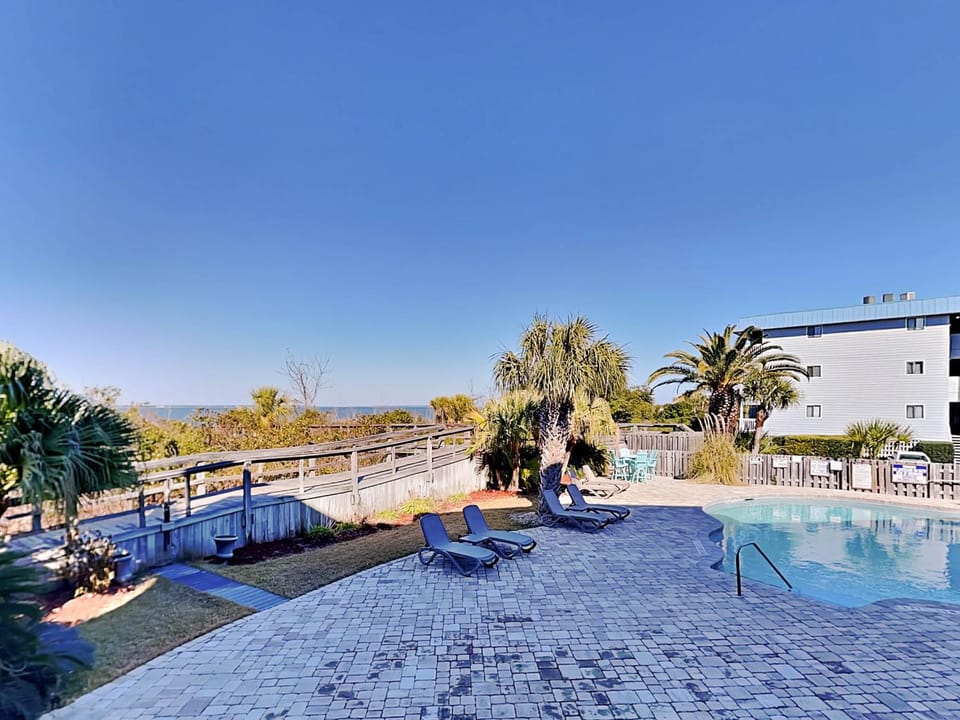 Property building, Garden, Sea view, Swimming pool, sunbed