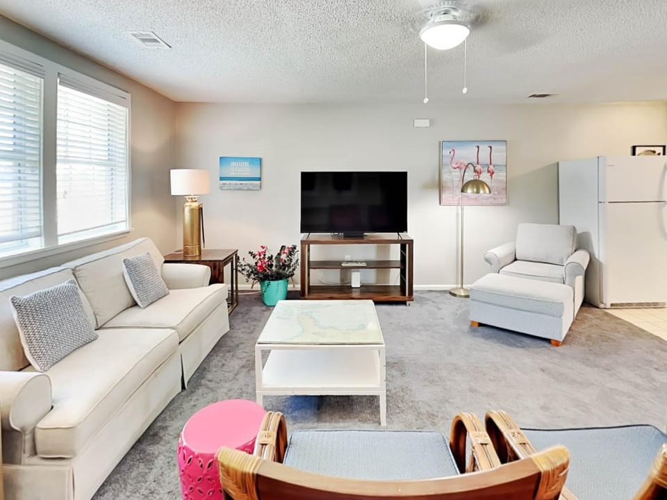 Latitude Adjustment B Apartment in Tybee Island