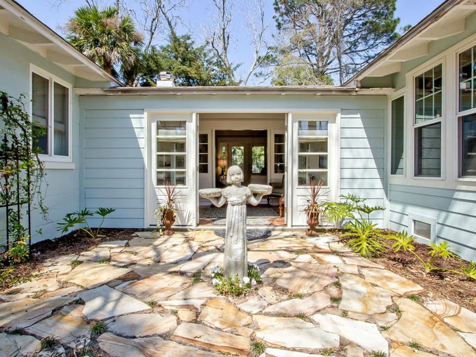 Property building, Facade/entrance, Natural landscape, Garden, Inner courtyard view