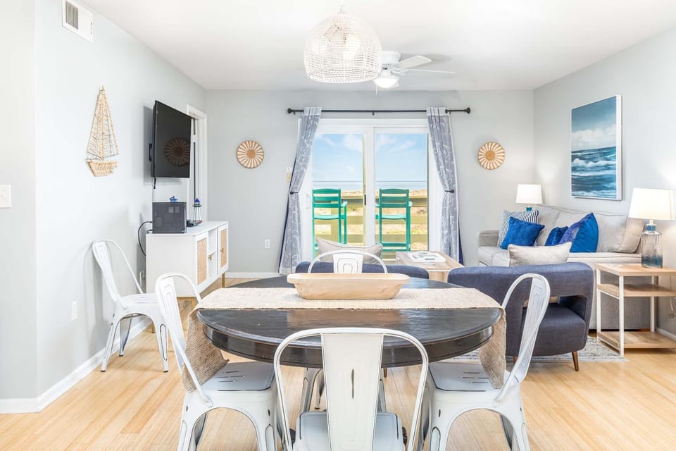 TV and multimedia, Balcony/Terrace, Living room, Seating area, Dining area, Sea view, furniture