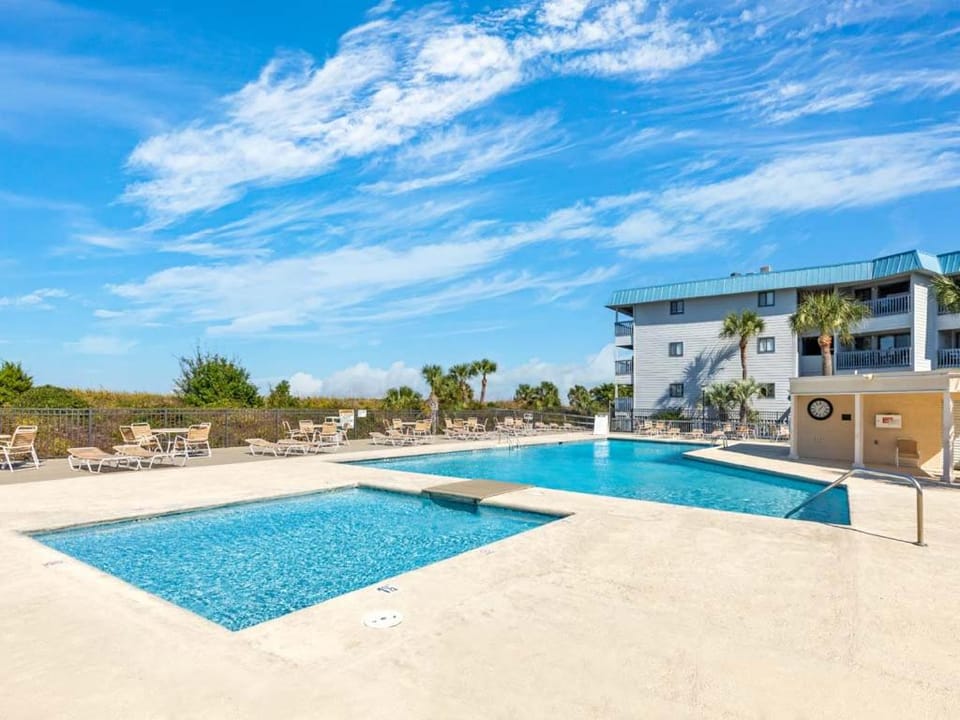 Property building, Swimming pool, sunbed