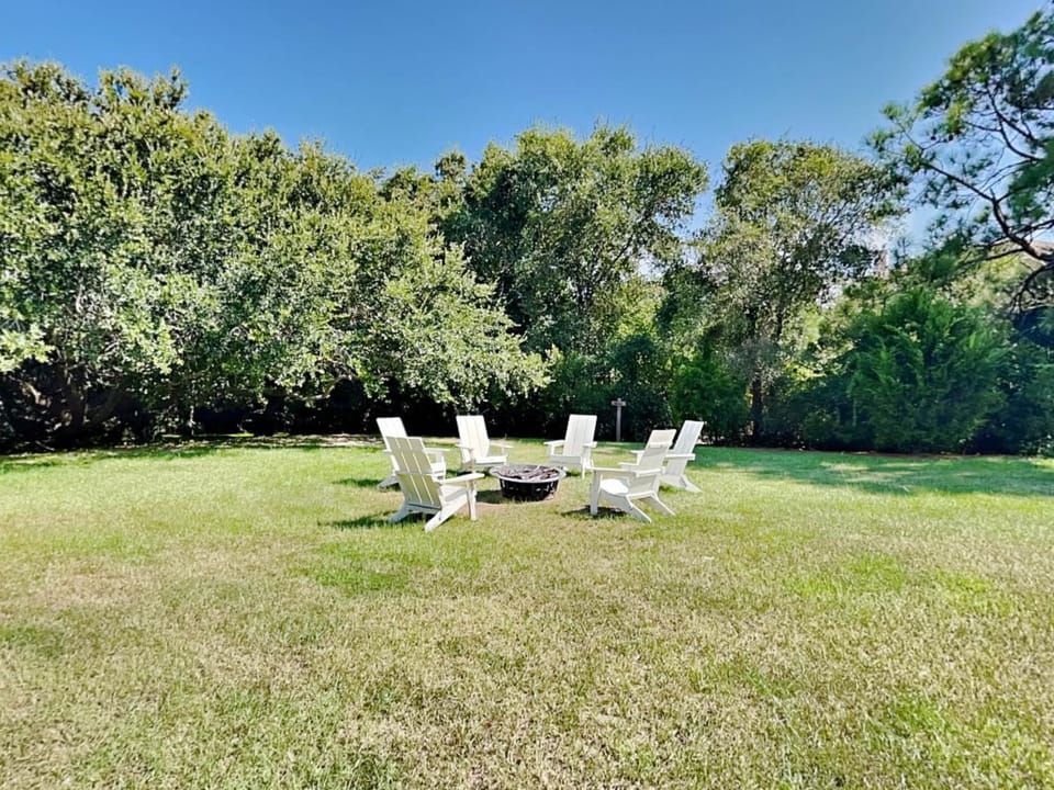 Natural landscape, BBQ facilities, Garden, Seating area, furniture