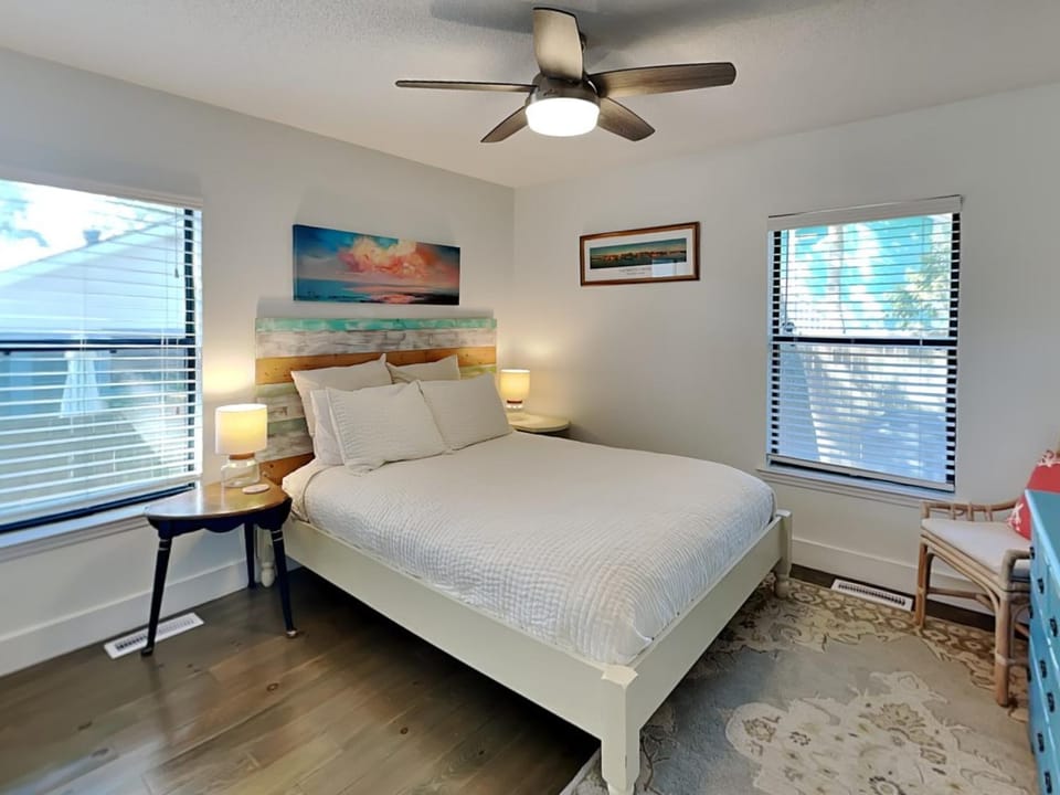 Live Oaks Cottage House in Tybee Island