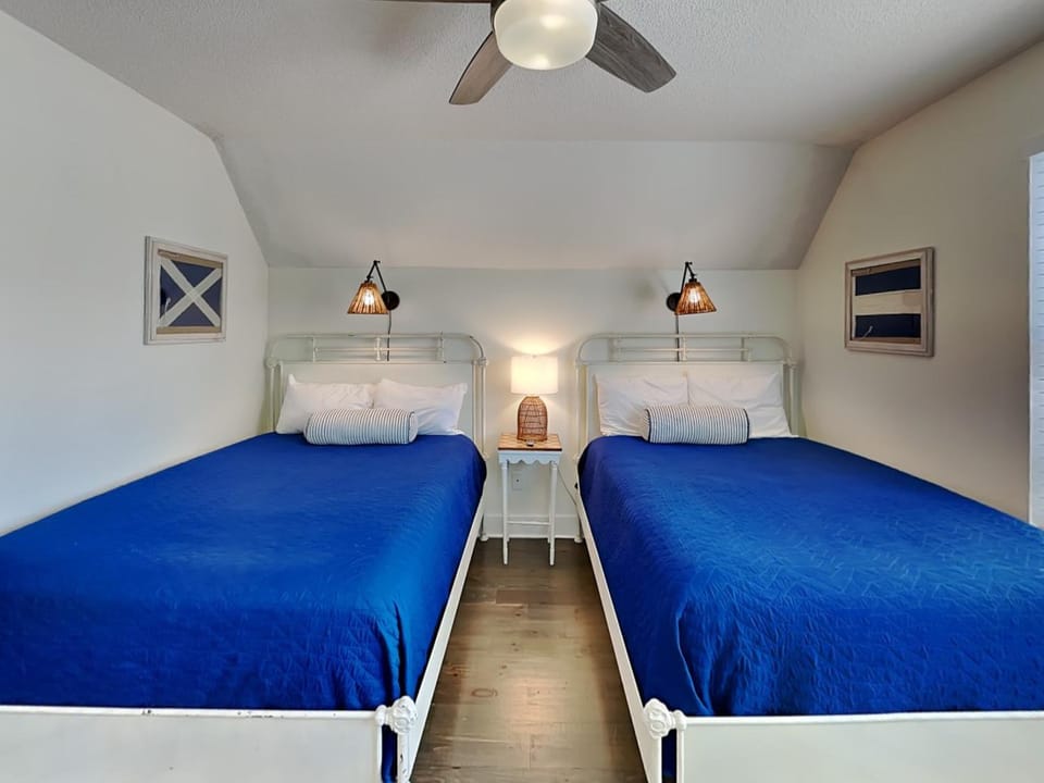 Live Oaks Cottage House in Tybee Island