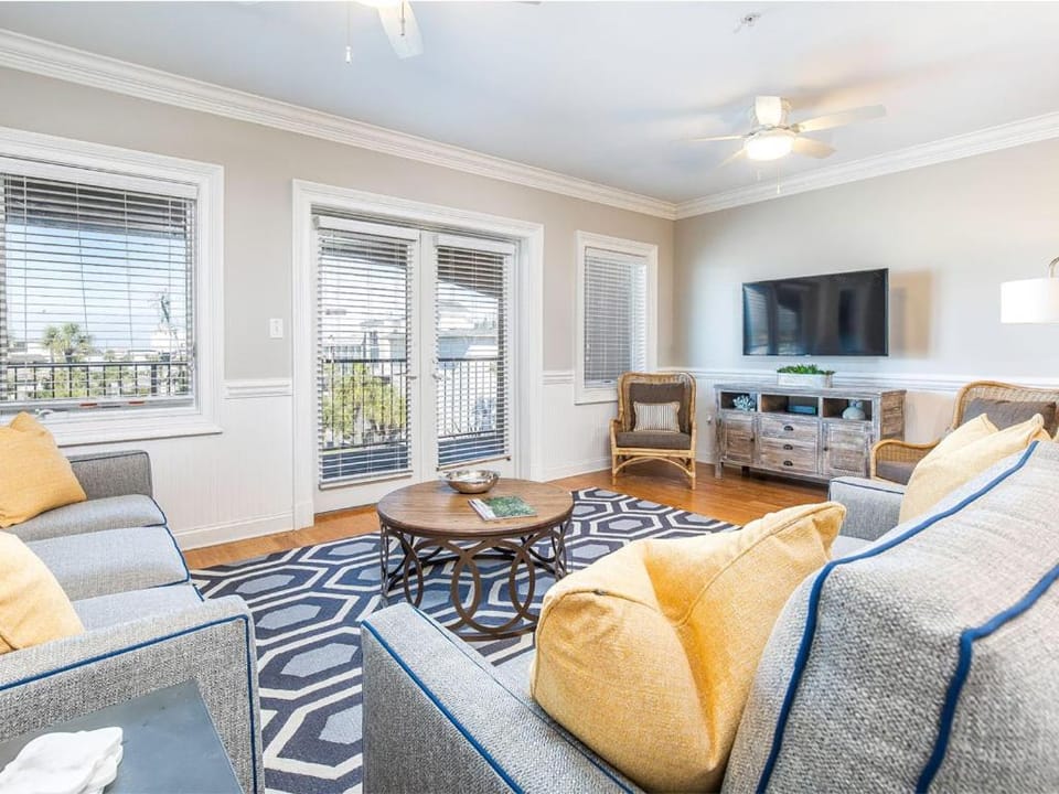 Brass Rail 306 Apartment in Tybee Island