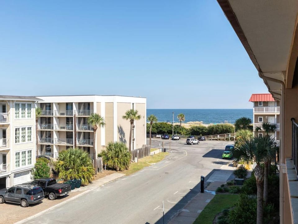 Brass Rail 306 Apartment in Tybee Island