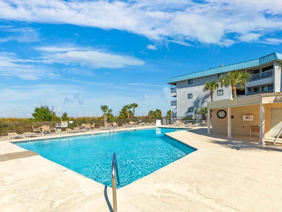 Property building, Garden, Swimming pool