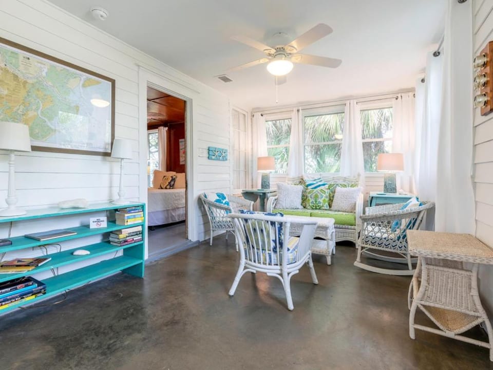 Living room, Seating area, furniture
