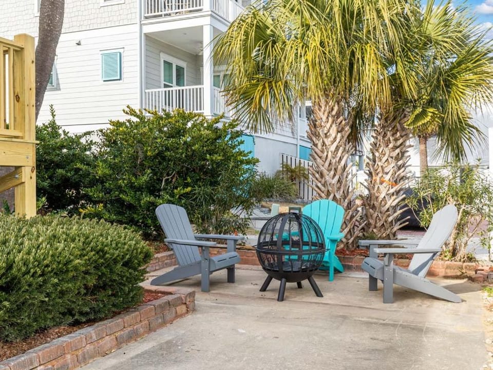 Property building, Garden, Balcony/Terrace, fireplace, furniture
