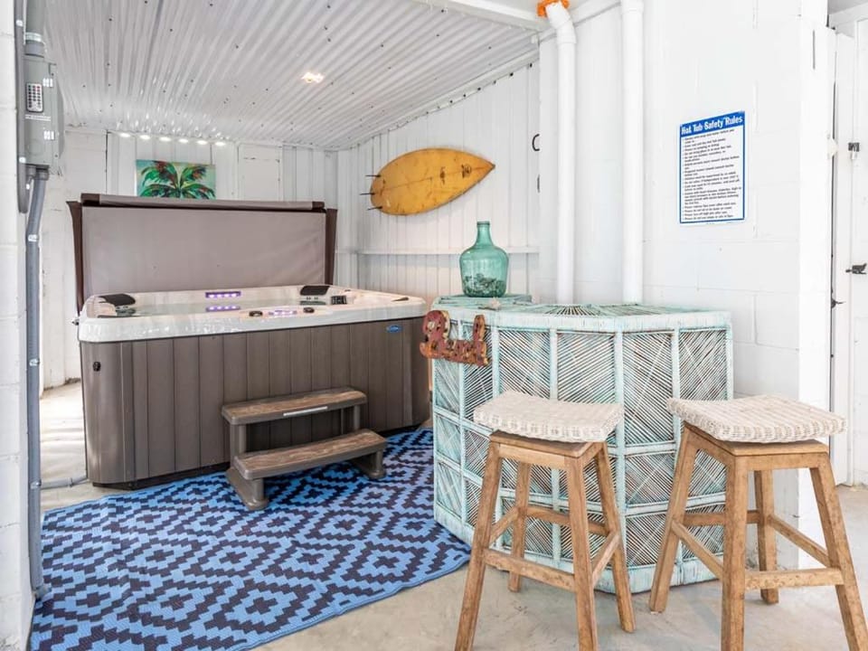 Hot Tub, Seating area, furniture