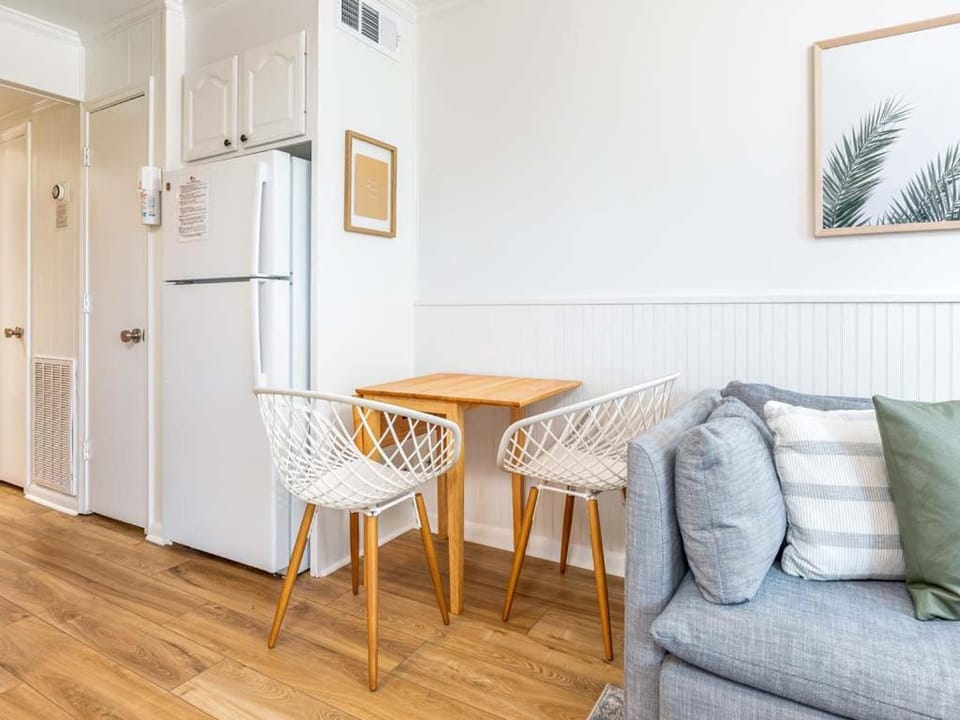 Kitchen or kitchenette, Living room, Seating area, Dining area, furniture, air conditioner