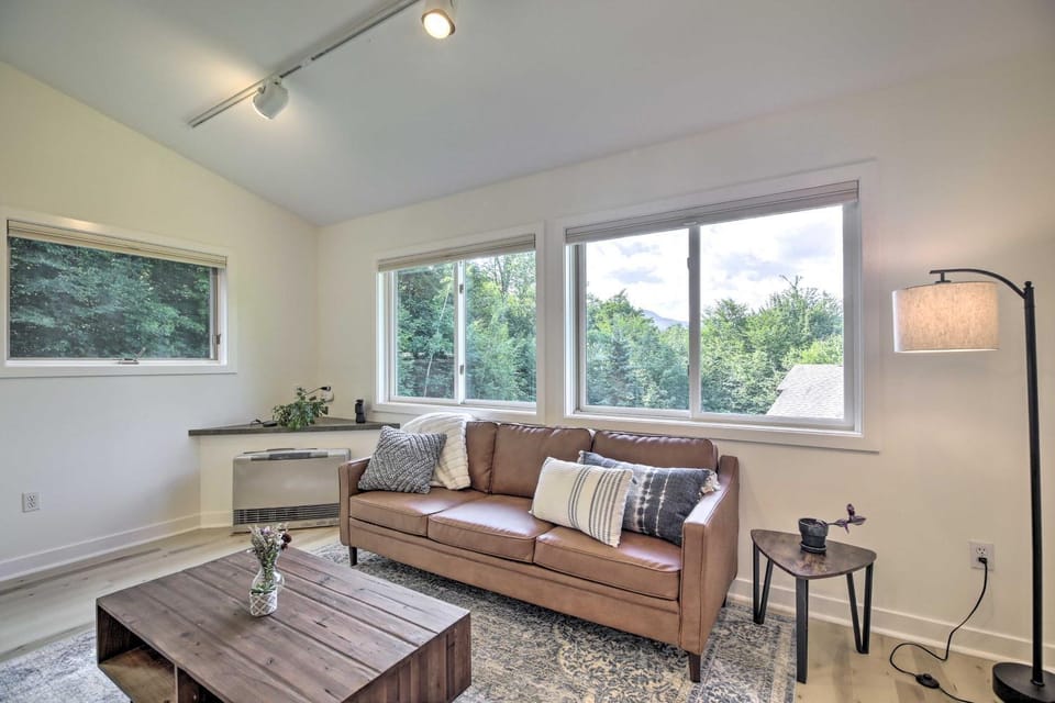 Airy & Bright Hideaway Near Smugglers' Notch! Apartment in Cambridge