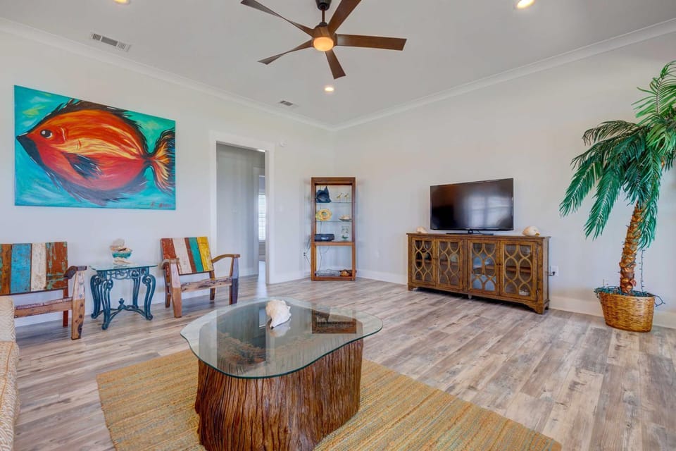 Bayfront Dauphin Island Home w/ Beach Access! House in Dauphin Island