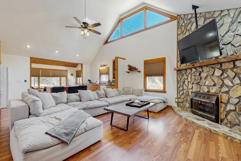 Pebble on The Creek House in Qualla