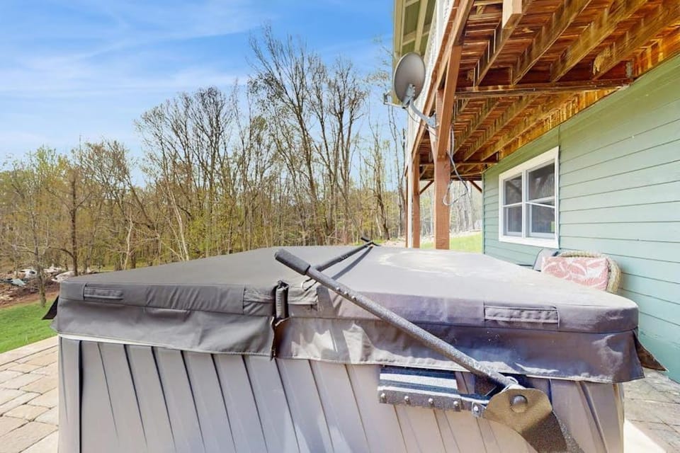 Stoneybrook Lodge House in Watauga