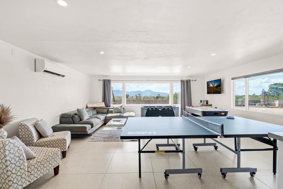 Hill Top - Scenic Villa W Panoramic Views & Pool House in Casas Adobes