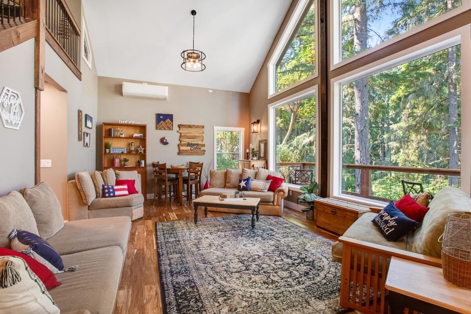 The Classy Cabin Cabin in Anderson Island