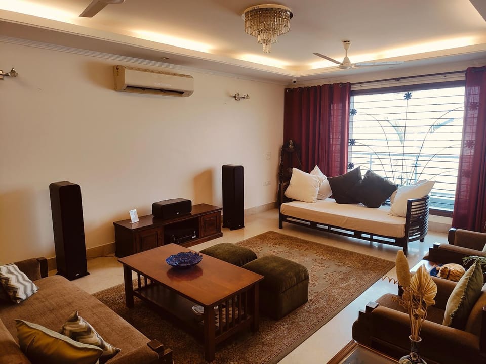 Living room, Seating area, air conditioner