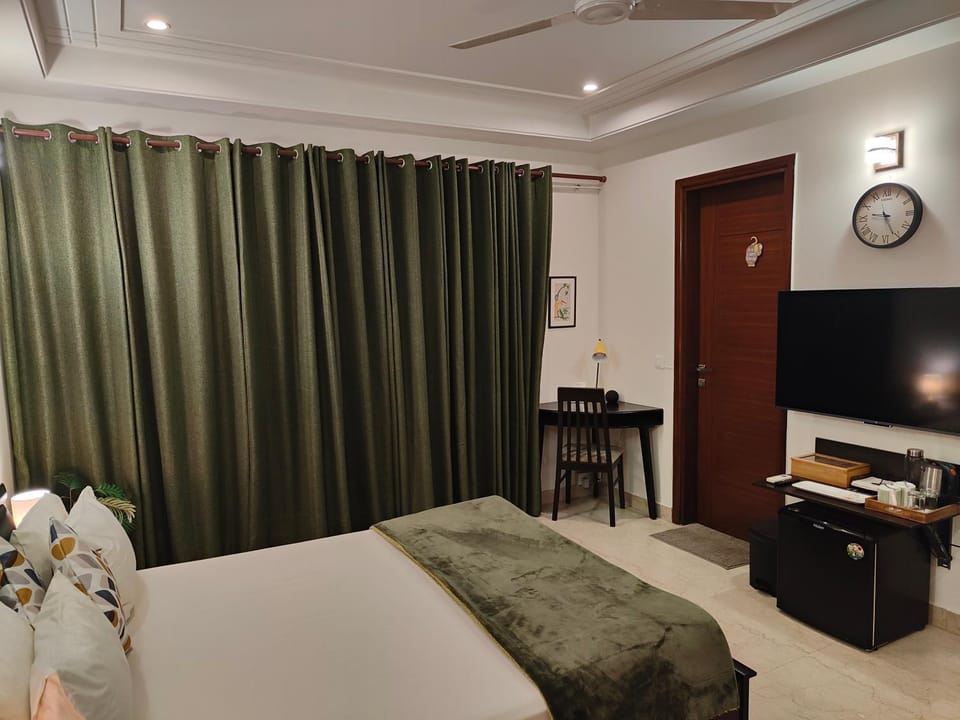 Photo of the whole room, Bedroom