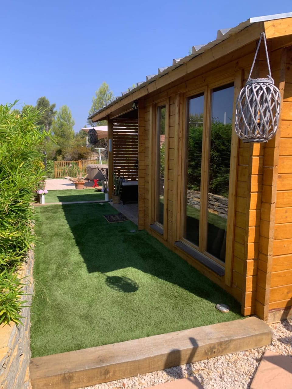 Chalet de Luxe Jardin Privatif 3mn Circuit Castellet Bed and Breakfast in Le Beausset