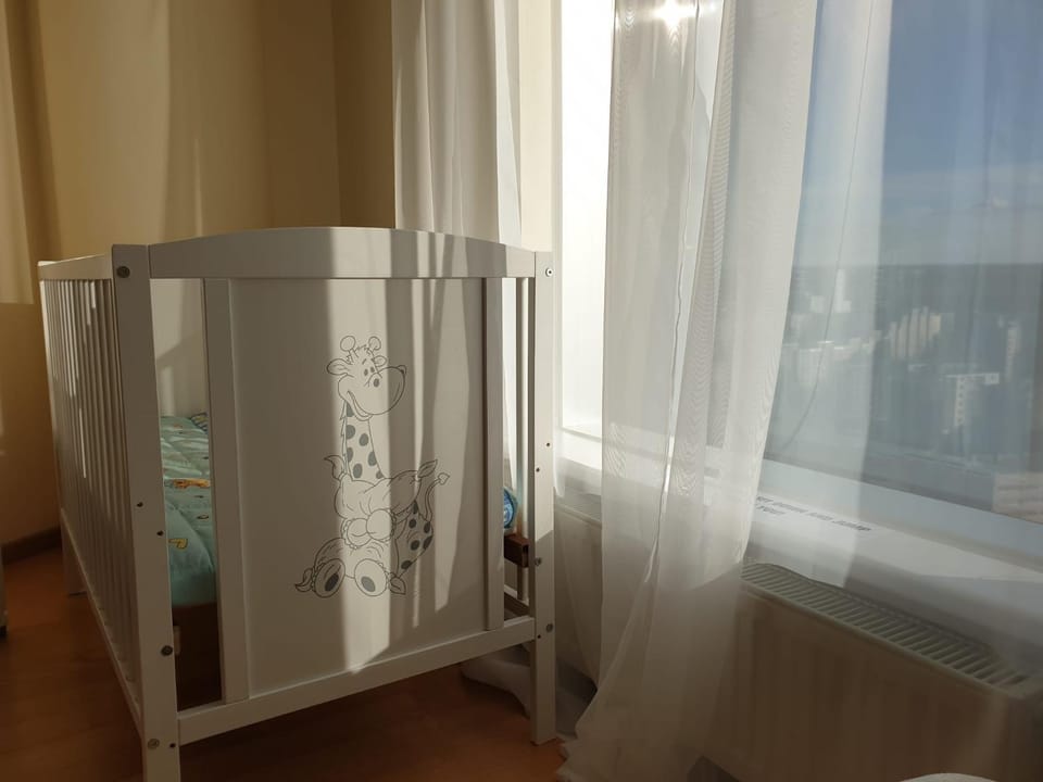 Bedroom, cot
